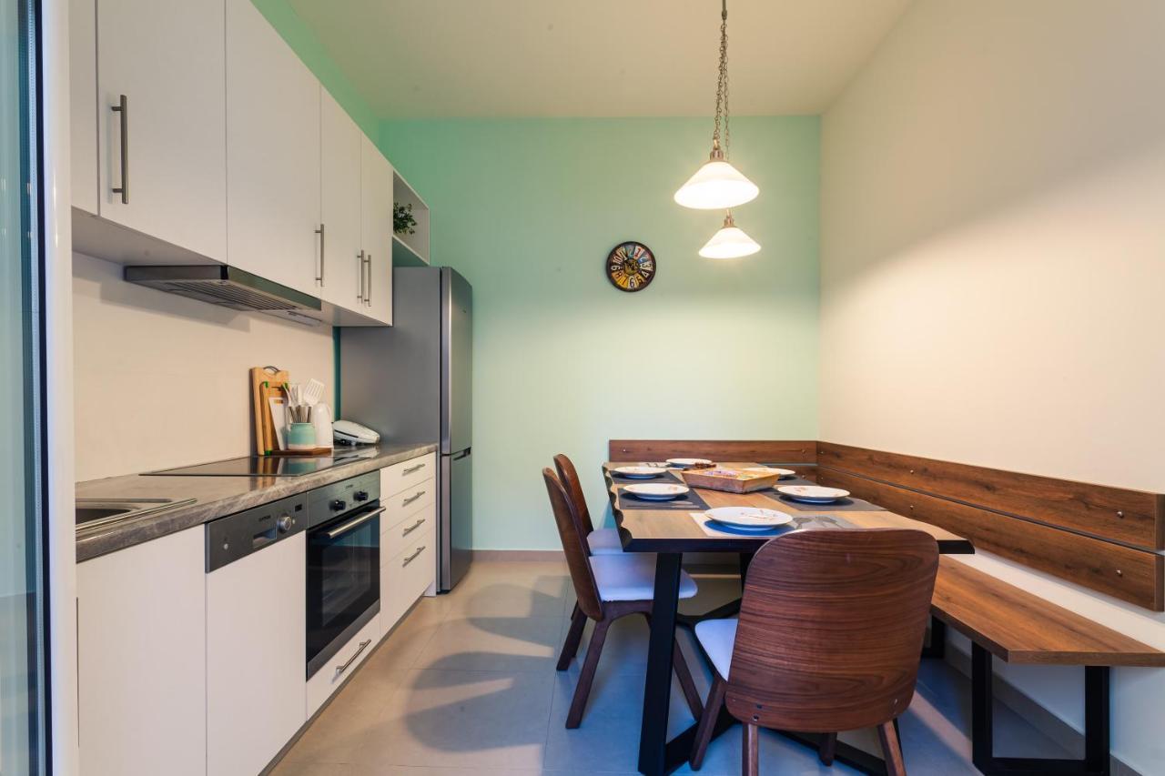 Appartamento Upscale Modern Escape In The Historic Center Kalamata Esterno foto